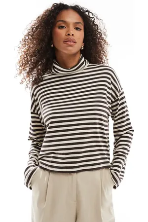 AWARE – Jerseyoberteil in Creme und Braun gestreift mit Rollkragen