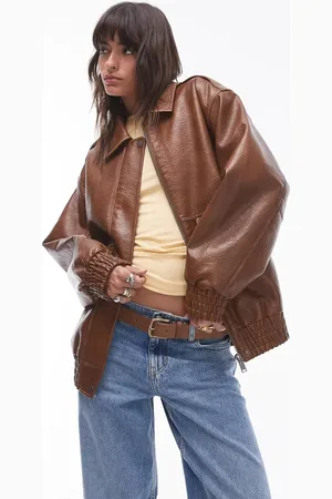 Topshop – Oversize-Bomberjacke aus Kunstleder in Hellbraun
