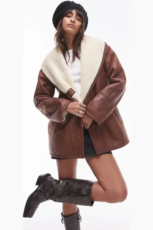 Topshop – Car-Coat aus Kunstleder in Hellbraun mit Super-Oversize-Schnitt und Lammfellimitat