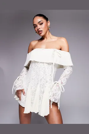 Murci – Exklusives Minikleid aus Spitze in Creme mit ausgestellter Passform und Bardot-Ausschnitt