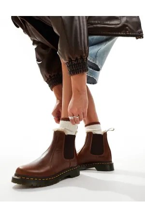 Dr. Martens – 2976 Leonore – Chelsea-Stiefel aus braunem Leder mit Pelzfutter