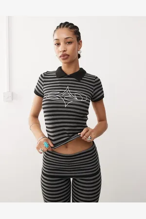 Basic Pleasure Mode – Penelope – Knapp geschnittenes T-Shirt in schwarz- gestreift mit Kragen, Kombiteil