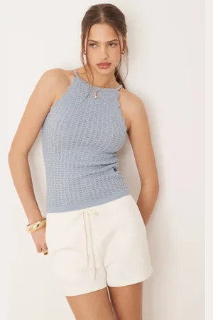 AWARE – Feinstrick-Tanktop in Staubblau mit Bogenkante
