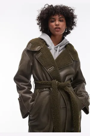Topshop – Trenchcoat aus Kunstleder in Olivgrün mit Lammfellimitat