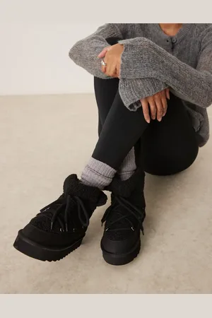 New Look – Schneestiefel in schwarzer Wildlederoptik