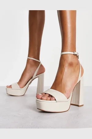 Steve Madden – Lessa – Sandaletten in knochenweißer Lackoptik mit Plateausohle