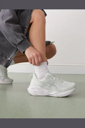 Asics – Novablast 5 – Sneaker in Aqua und