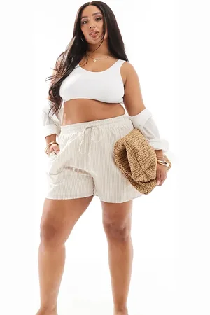 In The Style X Georgia Louise – Shorts in Creme mit Tunnelzug und Streifen