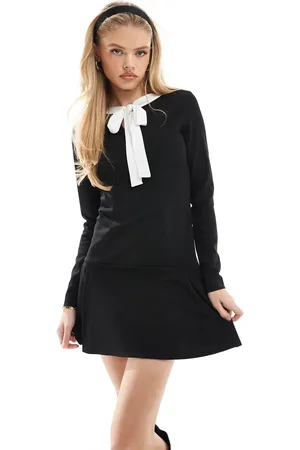 Miss Selfridge – Minikleid aus Neopren mit Kotrastschleife aus Crepe und mit tiefer Taille