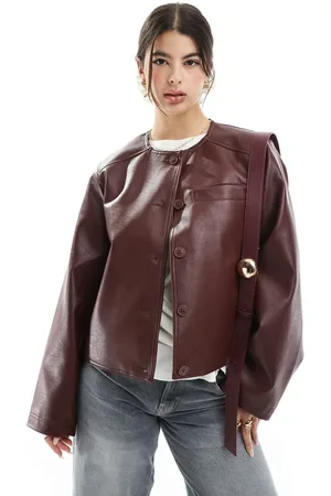 ASOS – Schlichte, kragenlose Jacke in Burgunderrot mit Leder-Optik