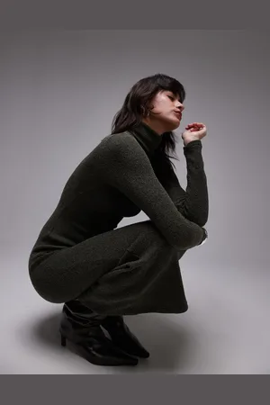MANGO – Maxikleid in Khaki mit umgeschlagenem Carmen-Ausschnitt