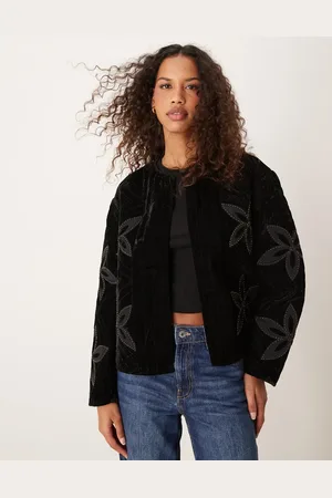 River Island – Hausmantel in mit floraler Samt-Verzierung