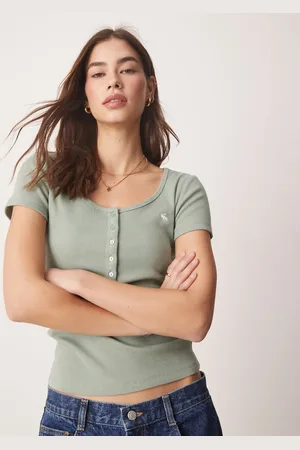 Abercrombie & Fitch – T-Shirt in mit Markenlogo und Knopfleiste
