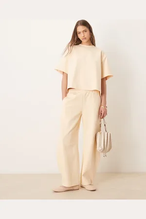 ASOS – Jogginghose in Buttermilchgelb im Interlock-Design mit abgerundetem Beinschnitt, Kombiteil