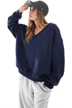 Bershka – Sweatshirt in Marineblau mit V-Ausschnitt