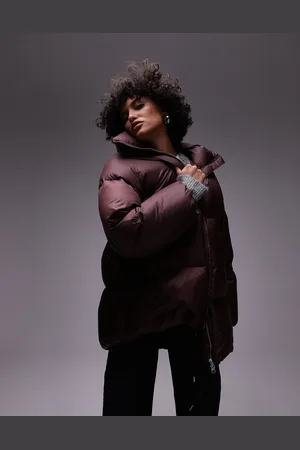 ARKET – Longline-Pufferjacke in Burgunderrot mit Daunenfüllung