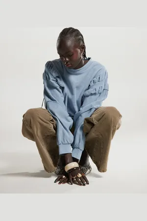 ASOS – Sweatshirt in verwaschenem Blau mit gerafften Ärmeln