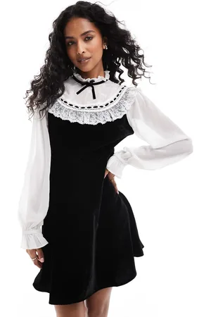 Miss Selfridge – Minikleid aus Chiffon und Samt in Schwarz und Weiß mit Stickerei