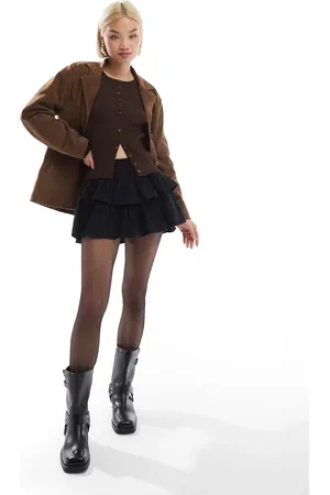 Stradivarius – STR – Skort in Schwarz mit Rüschen