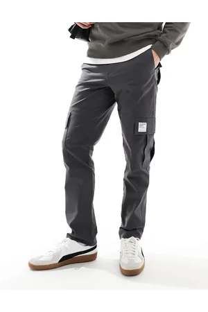ASOS – Schmal geschnittene Cargohose in Anthrazit mit Aufnäher