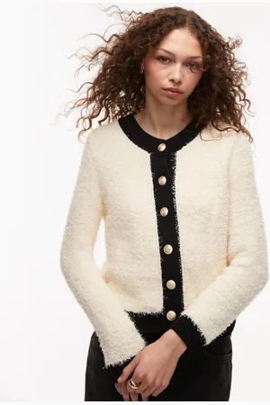MANGO – Flauschige Strickjacke in Creme und Schwarz