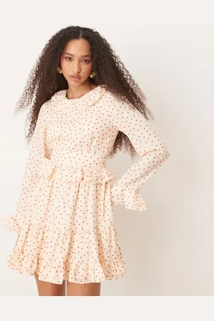Sister Jane – Minikleid in Cremeweiß mit Rüschen und rosa Punktemuster