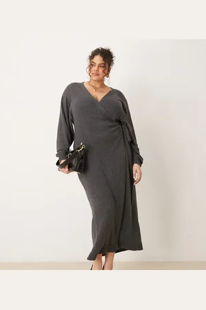 Pretty Lavish – Beau – Gestricktes Midaxi-Wickelkleid in Anthrazit