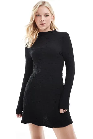 Miss Selfridge – Hochgeschlossenes Minikleid in mit ausgestellter Passform und Struktur