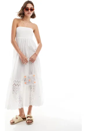 New Look – Gesmoktes, trägerloses Maxikleid in mit Lochstickerei