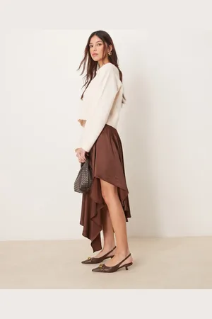 ASOS – Midi-Schlupfrock aus Satin in Schokoladenbraun mit asymmetrischem Saum