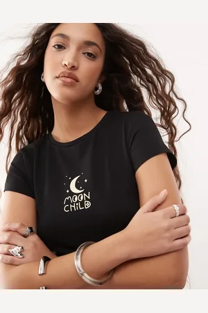 Noisy May – Knapp geschnittenes T-Shirt in mit „Moon Child“-Print
