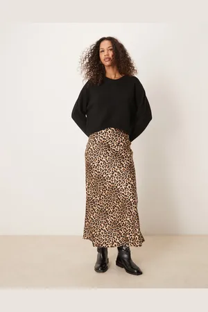 VILA – Midirock aus Satin mit Leopardenmuster