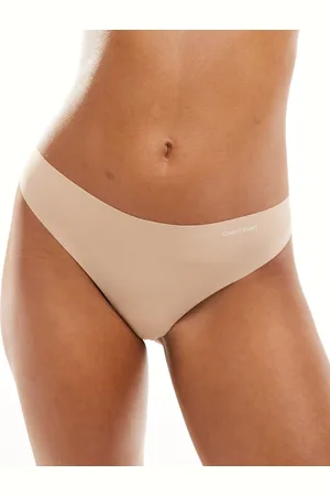 Calvin Klein – Invisibles – Sich nicht abzeichnender Micro-Tanga in Beige