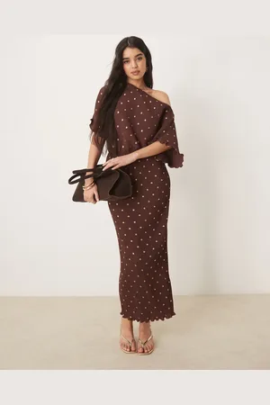Never Fully Dressed – Tilly – Midaxikleid in Schokobraun mit schulterfreiem Design