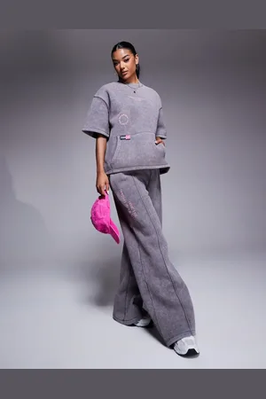 ASOS Weekend Collective – Jogghinghose in verwaschenem mit weitem Bein und rosa Etikettlogo, Kombiteil