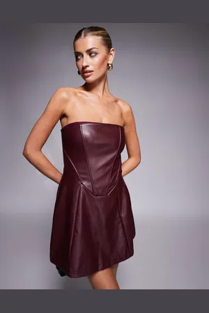 Jaded Rose – Minikleid aus strukturiertem Kunstleder in Ochsenblutrot