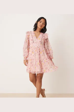 VILA Vila – Minikleid in Pfirsich mit Spitzendetail in Laufmaschenoptik, Rüschen und Blumenmuster