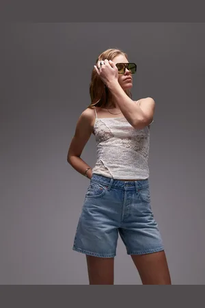Topshop – Editor – Shorts aus Denim in ausgebleichter Optik