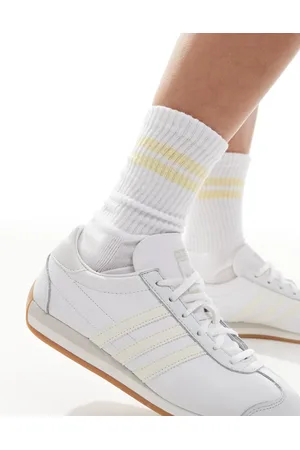 VERO MODA – Gerippte Sportsocken in blassem Bananengelb