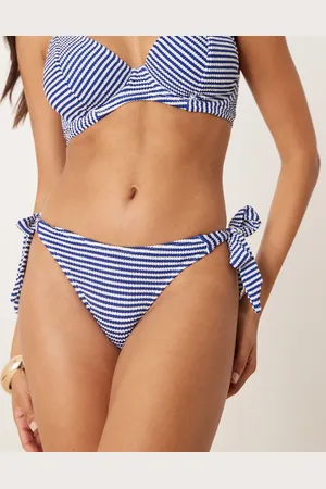 Peek & Beau – Fuller Bust – Gestreifte, seitlich gebundene Bikinihose in Marineblau und Weiß mit Kräuselstruktur