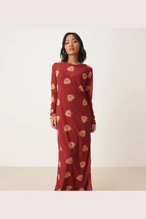 Never Fully Dressed Petite – Langärmliges Netzstoff-Maxikleid in Burgunderrot mit Herzmuster