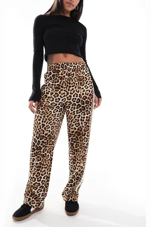PUMA – T7 – Gerade geschnittene Hose aus Twill mit Leopardenmuster