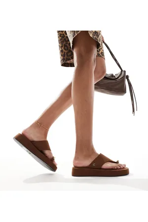 4th & Reckless – Wildlederimitat-Sandalen in mit Plateausohle und goldenem Zehenring-Detail