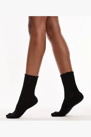 Topshop – Gerippte Socken in mit Rüschen