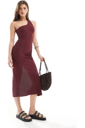 Bershka – Maxi-Strickkleid in Burgunderrot mit One-Shoulder-Träger