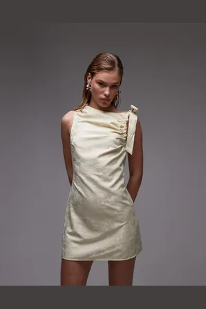 Topshop – Gerafftes Maxikleid in Buttermilchgelb mit tiefer Taille