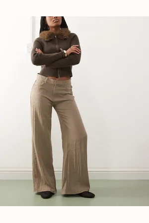 Weekday – Weit geschnittene Hose in Maulfwurfbraun mit Knitterstruktur