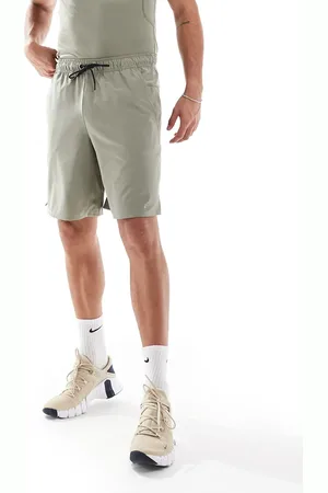 Nike – Unlimited Dri-FIT – Shorts aus Webstoff in Hellgrün, 9 Zoll Schrittlänge