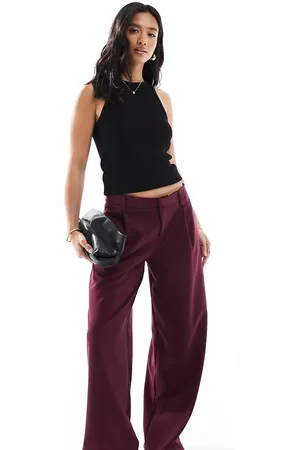 Bershka Petite – Elegante Hose in Burgunderrot mit weitem Beinschnitt und niedrigem Bund
