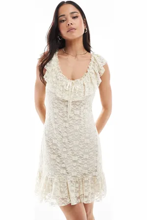Miss Selfridge – Gerüschtes Western-Minikleid aus Spitze in Elfenbeinweiß